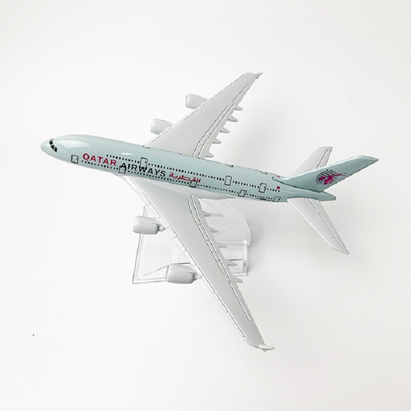 Модель самолета Qatar Airways  – обзор и цена Model Kit Airplane