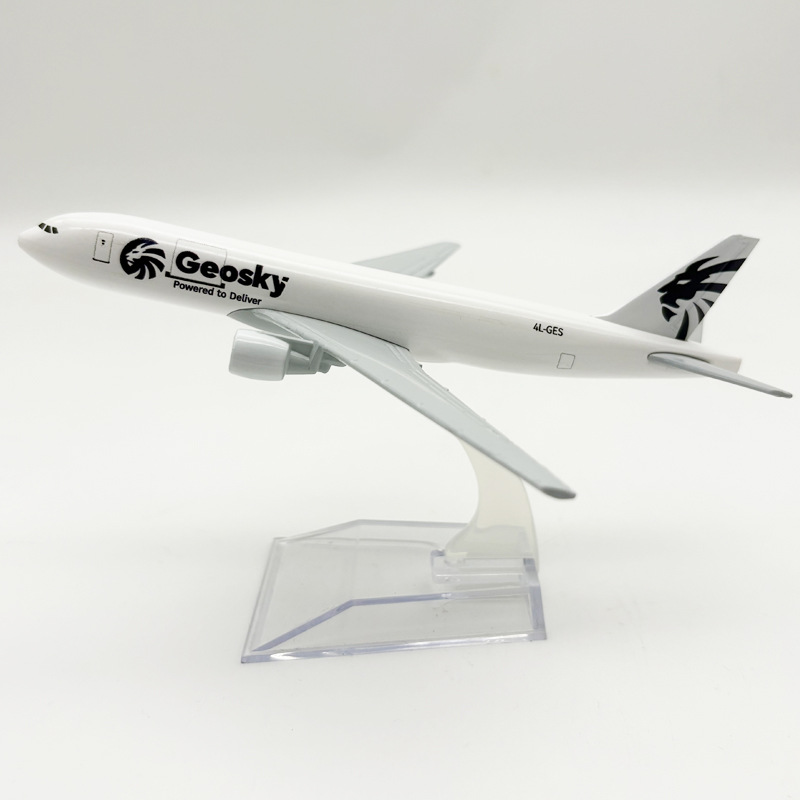 Модель самолета Georgia B767,  – обзор и цена Model Kit Airplane